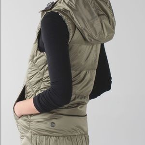 Lululemon The Fluffiest Vest EUC *reversible* size 6 warm goose down